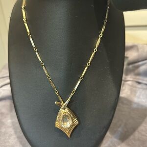 Vintage Waltham‎ 17 Jewels Pendant Charm Watch Gold Tone pear shape Necklace.